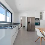 Locki With Jacuzzi And Private Pool