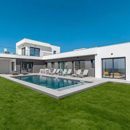 Villa Locki With Jacuzzi, Private Pool And Sea View 빌라 로리냐