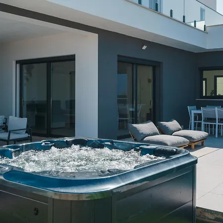 别墅 Locki With Jacuzzi, Private Pool And Sea View *